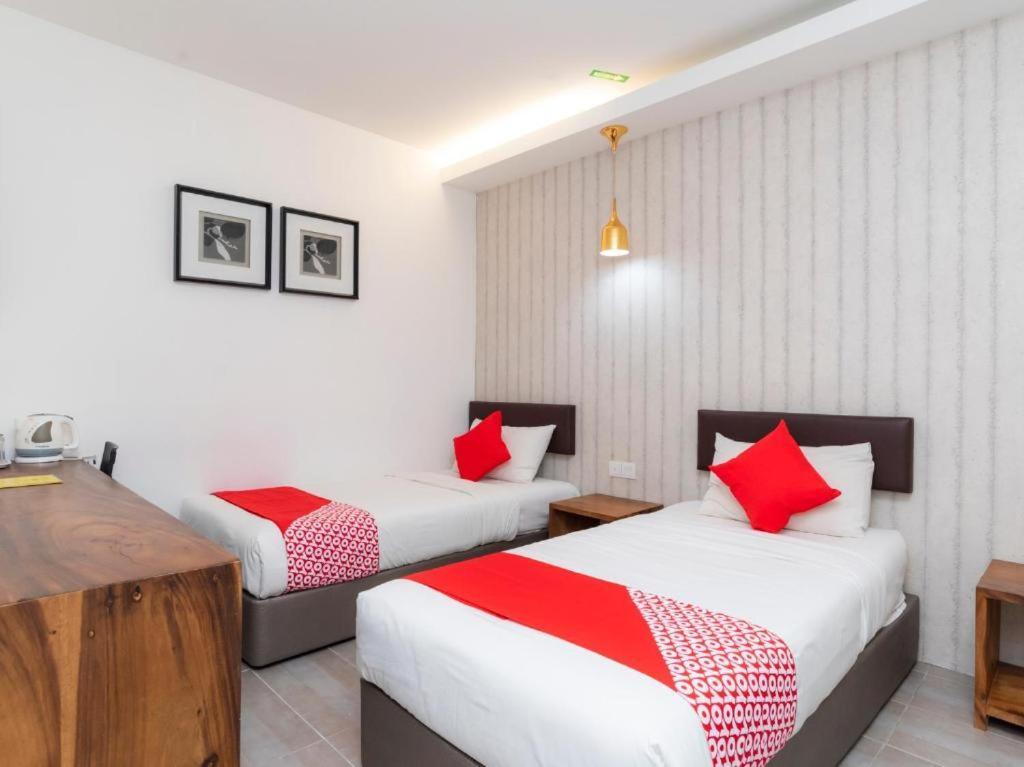 Big Big Hotel Johor Bahru Extérieur photo