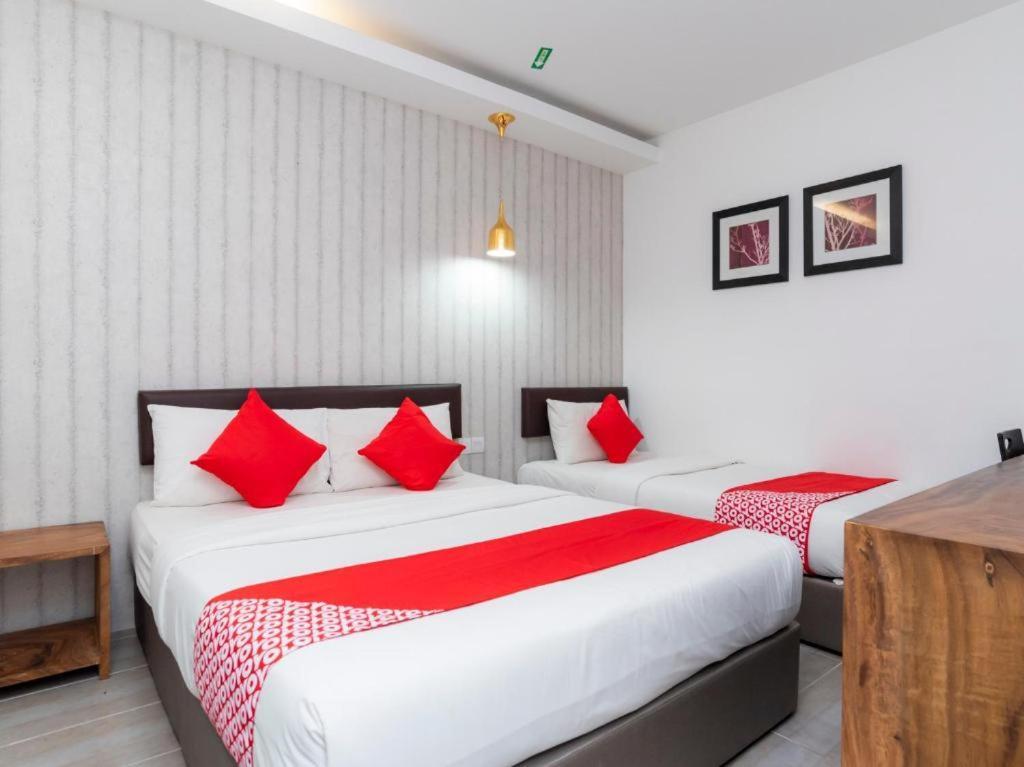 Big Big Hotel Johor Bahru Extérieur photo